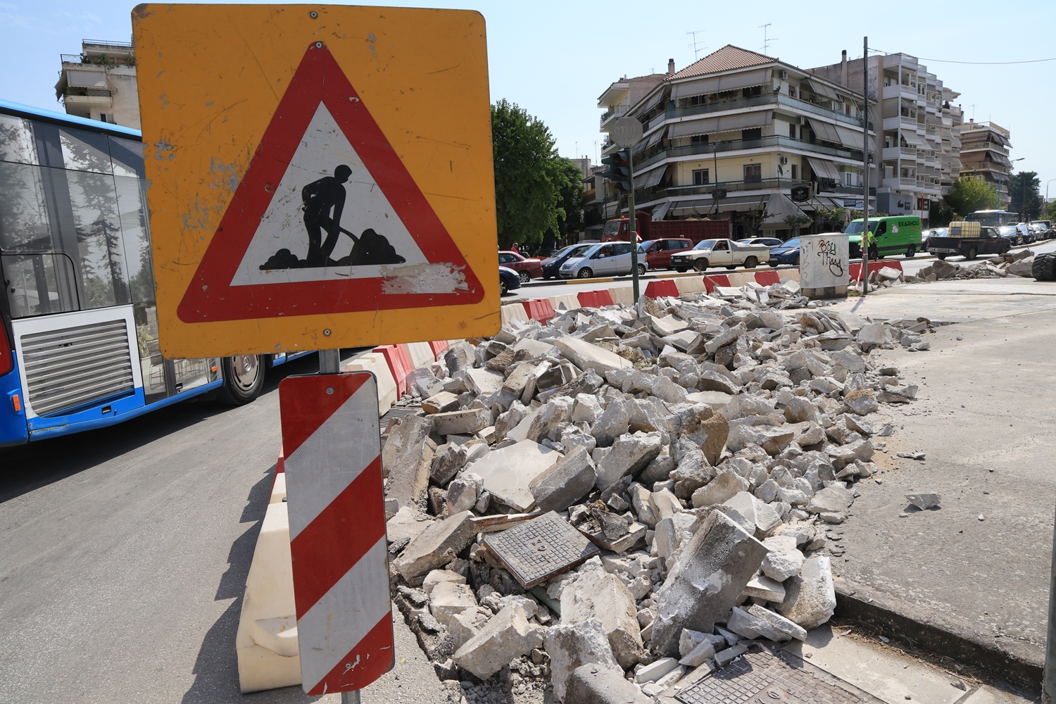 Σε εξέλιξη οι εργασίες για τον κυκλικό κόμβο σε Παναγούλη - Ηρ. Πολυτεχνείου - Φαρσάλων